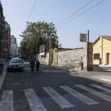 Per trovare qualcosa di antico dobbiamo imboccare la parallela di via Unit� d�Italia: corso Benedetto Croce, l�ex Corso Sicilia, che molti residenti chiamano ancora cos�. Superato il primo isolato, la casupola gialla dell'Urban Center restaurata due anni fa segna l�inizio dell�Ex Caserma Rossani...